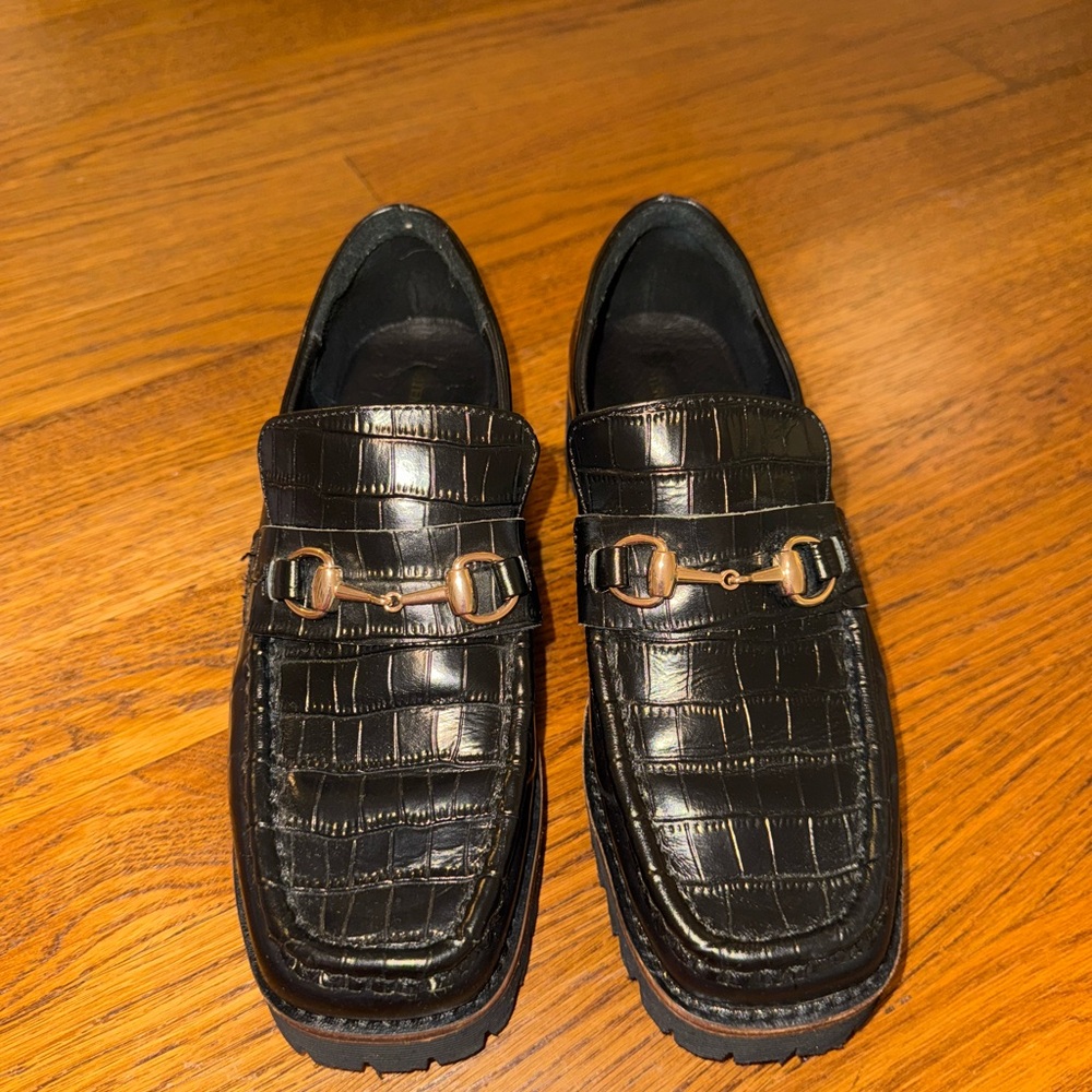 Black Crocodile Pattern Loafers